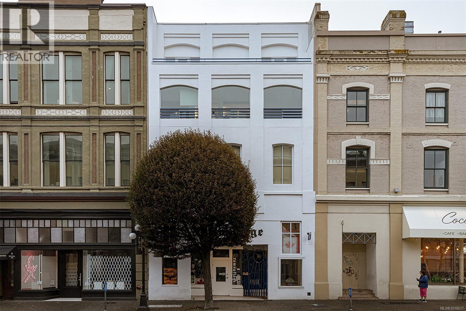 302 1407 Government Street, Victoria