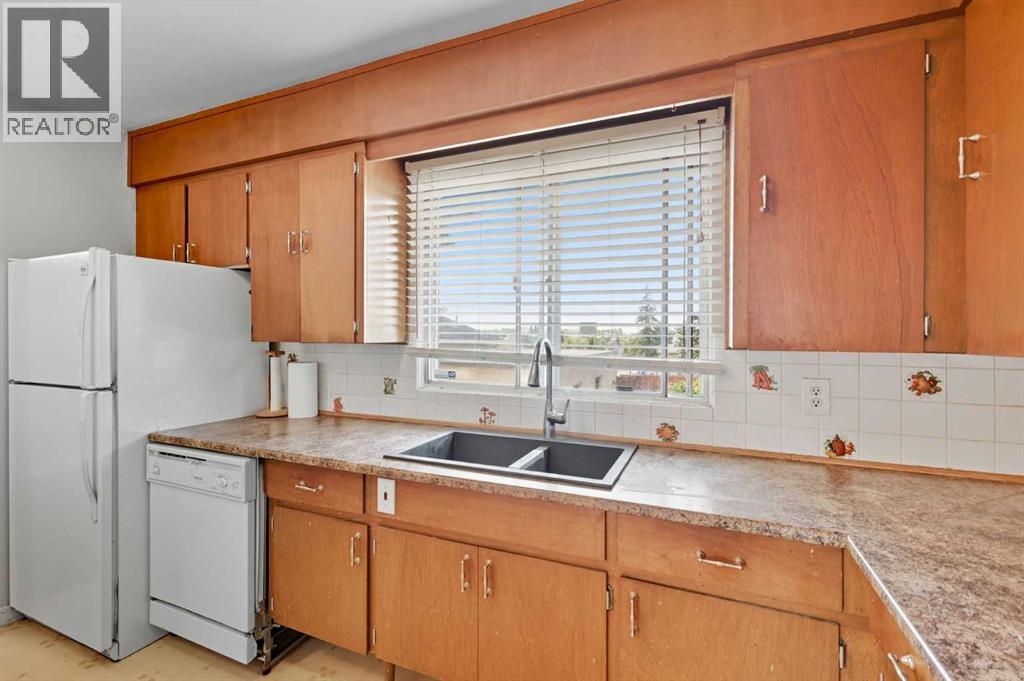 Single Family House 4 Level for Sale in  Fairview Drive SE Fairview Calgary 