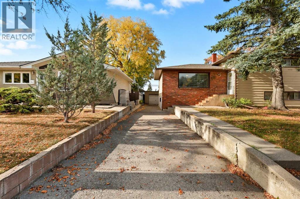 Single Family House 4 Level for Sale in  Fairview Drive SE Fairview Calgary 