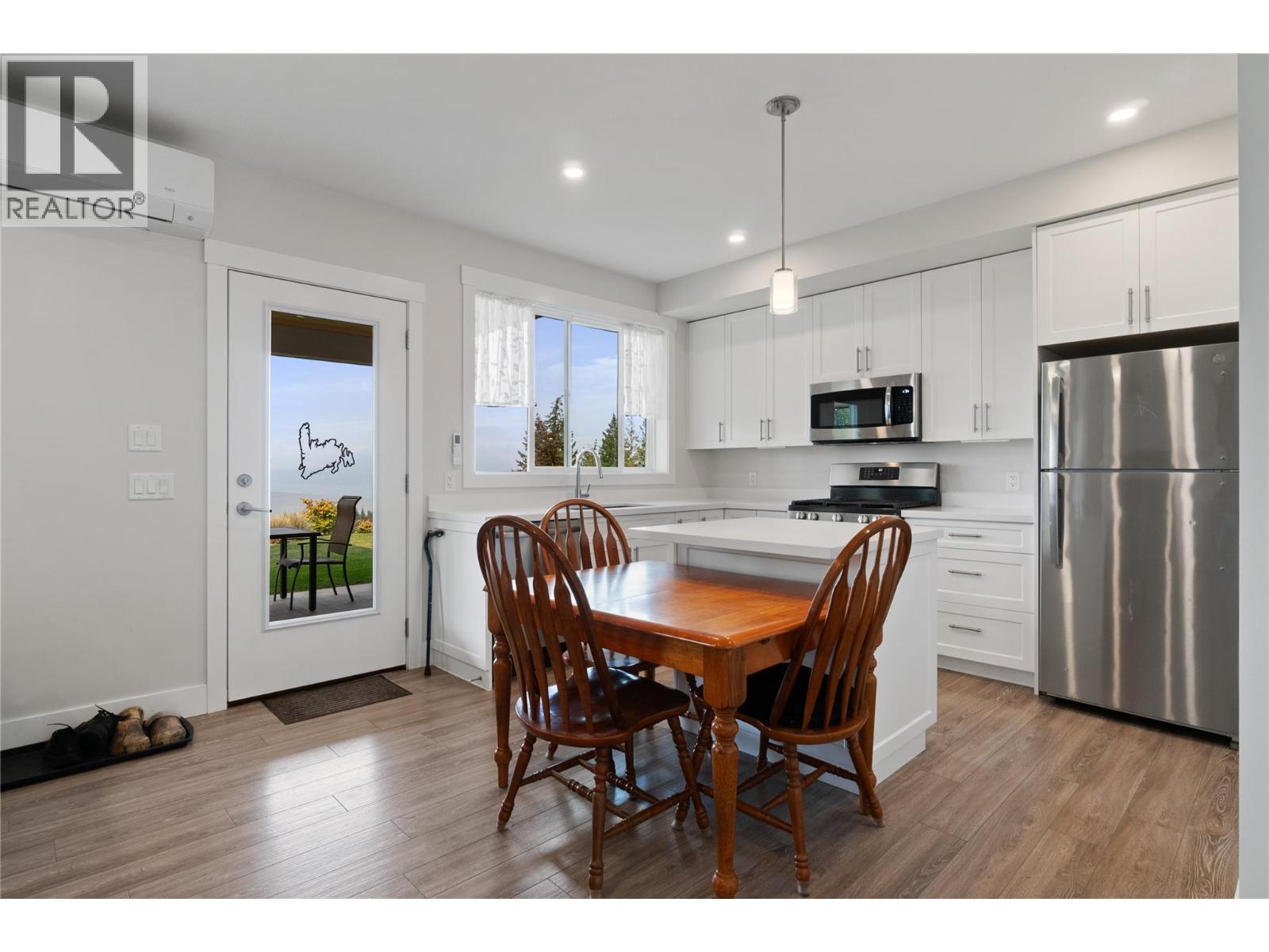  1021 17 Avenue Southeast, Salmon Arm