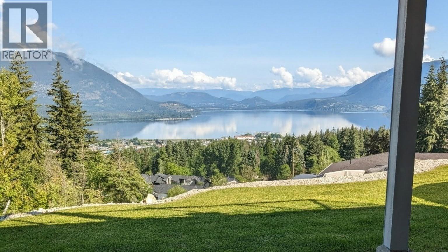  1021 17 Avenue Southeast, Salmon Arm