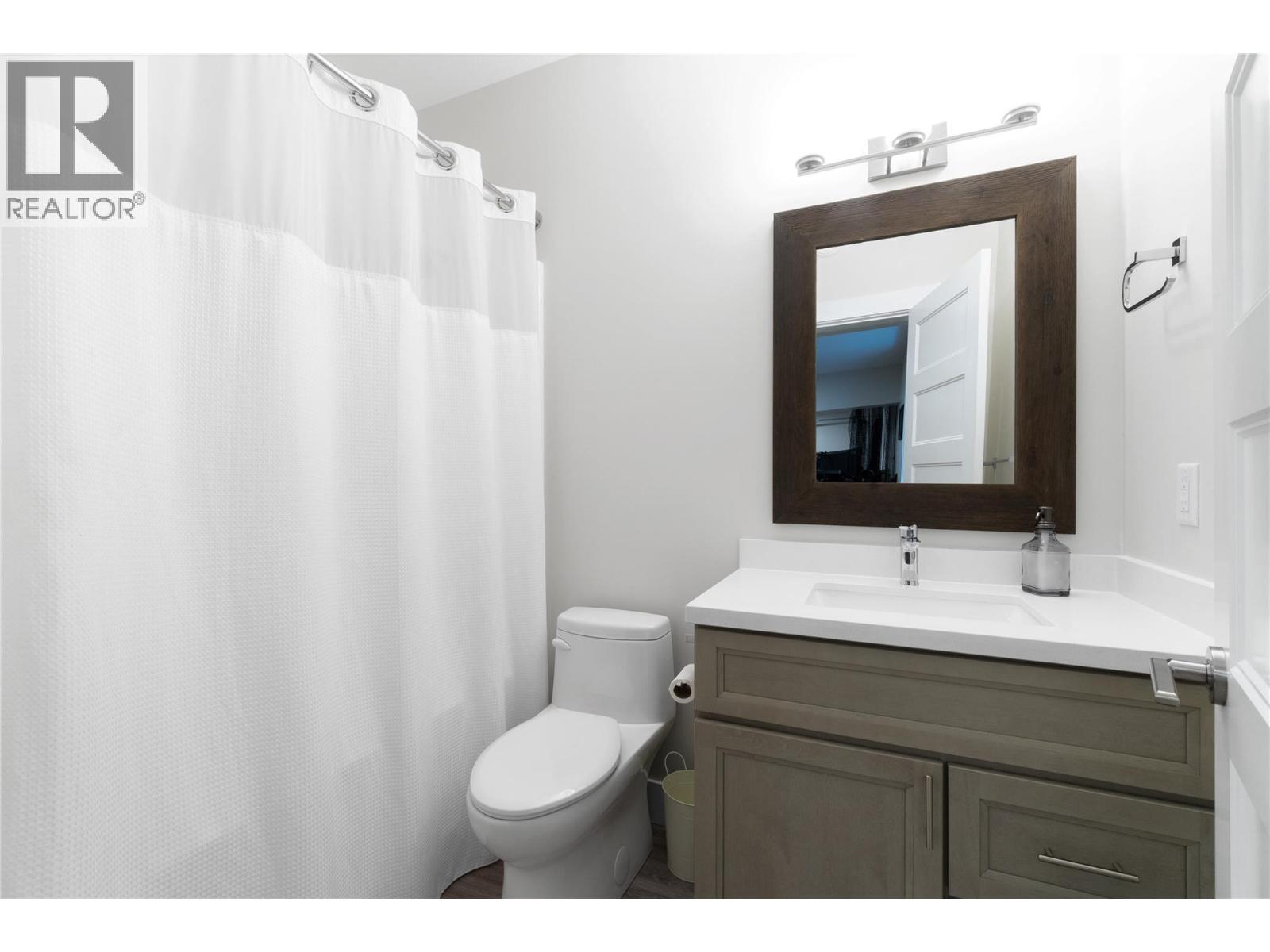  1021 17 Avenue Southeast, Salmon Arm