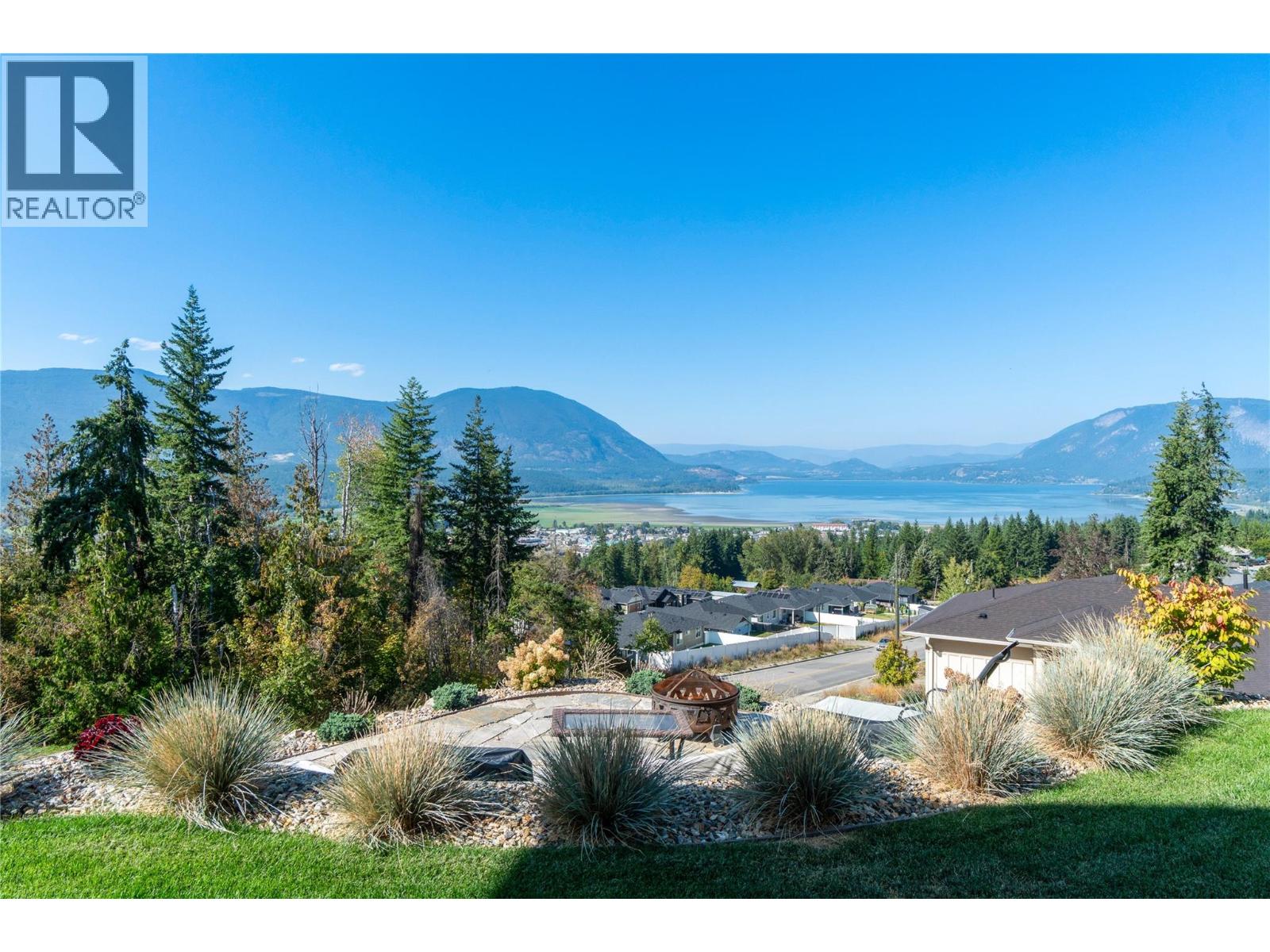  1021 17 Avenue Southeast, Salmon Arm