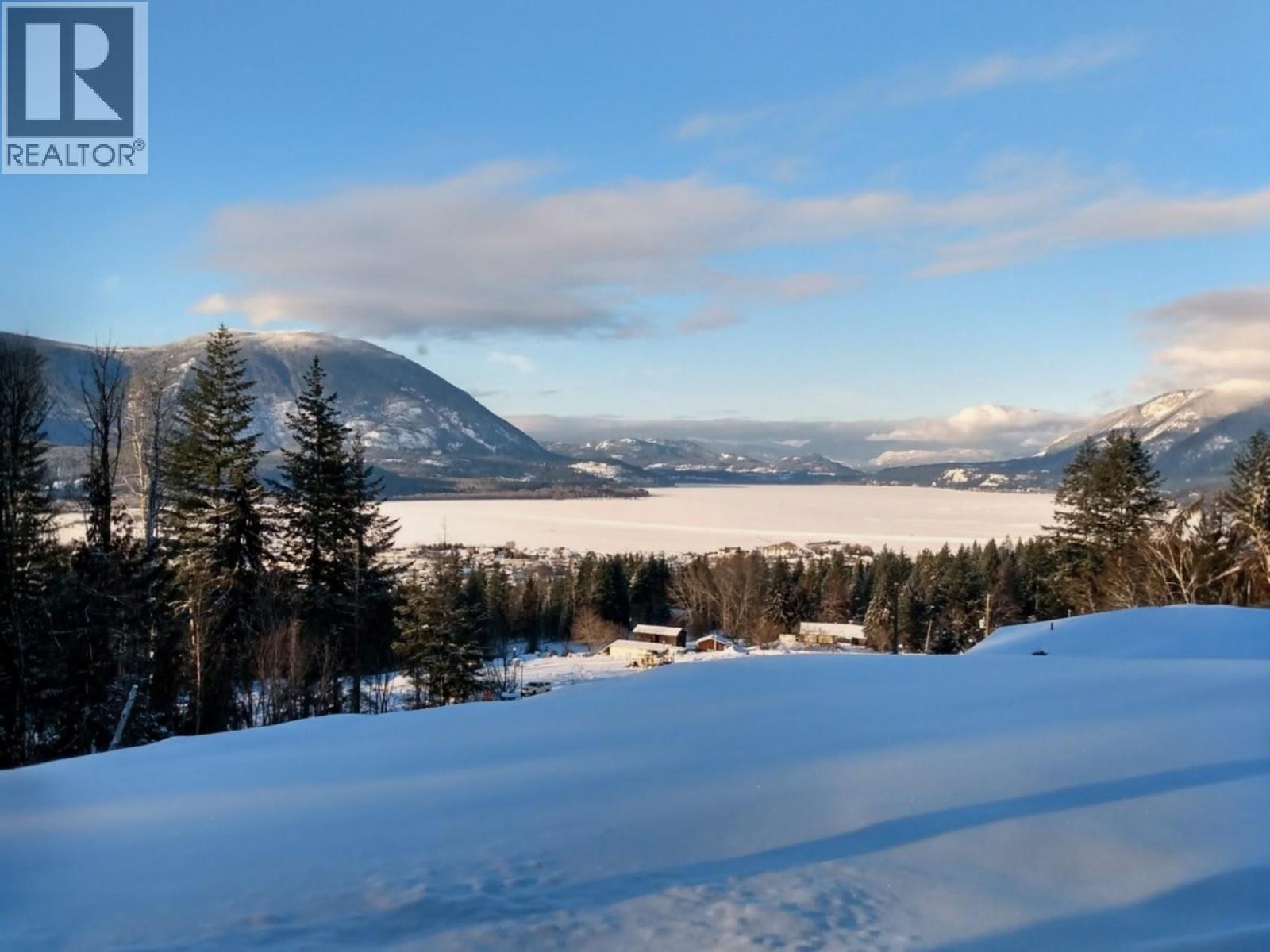  1021 17 Avenue Southeast, Salmon Arm