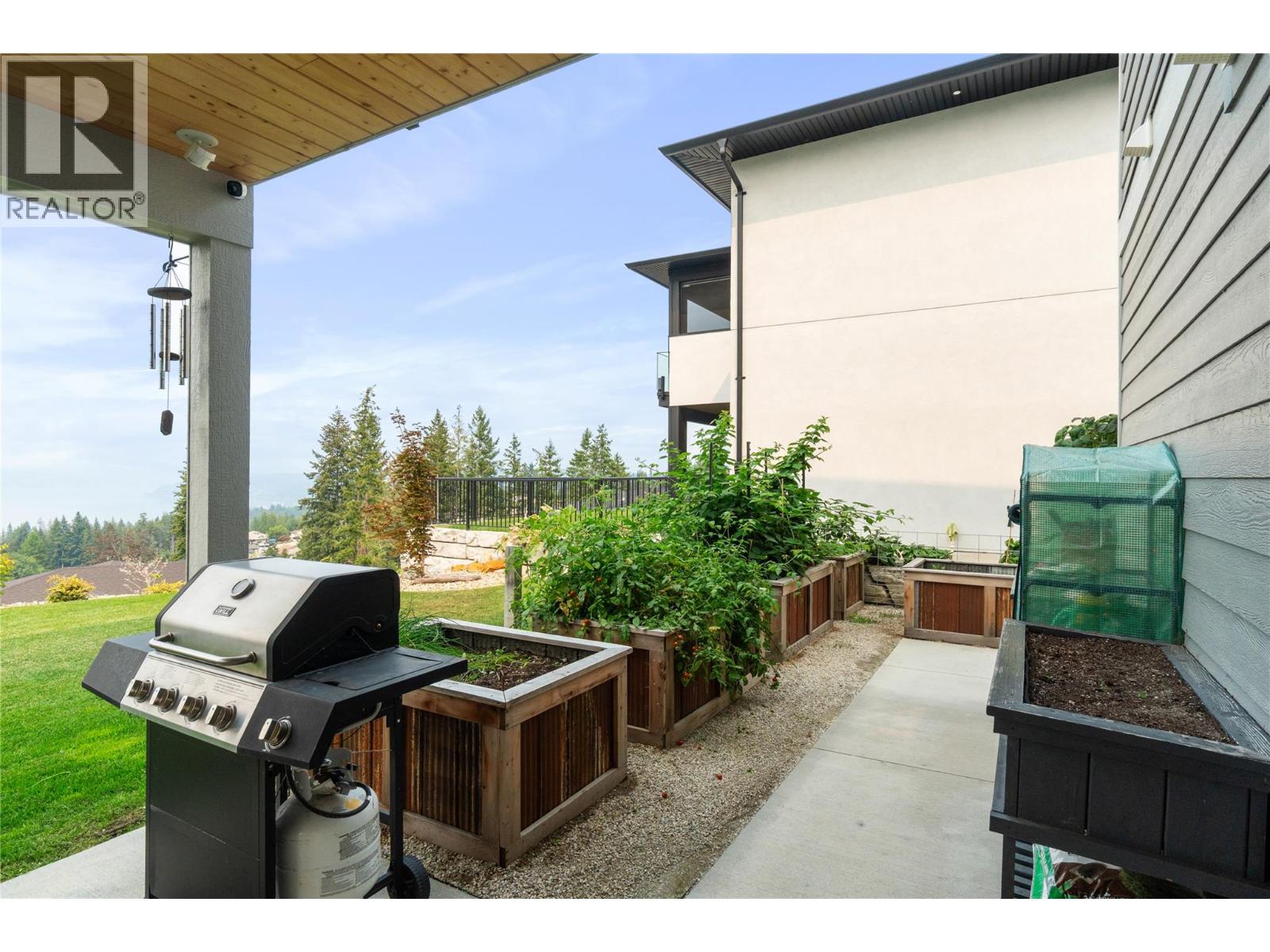  1021 17 Avenue Southeast, Salmon Arm