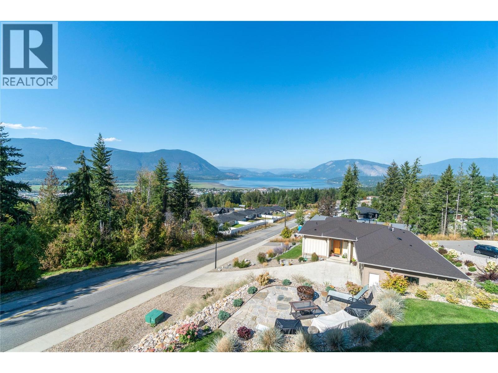  1021 17 Avenue Southeast, Salmon Arm