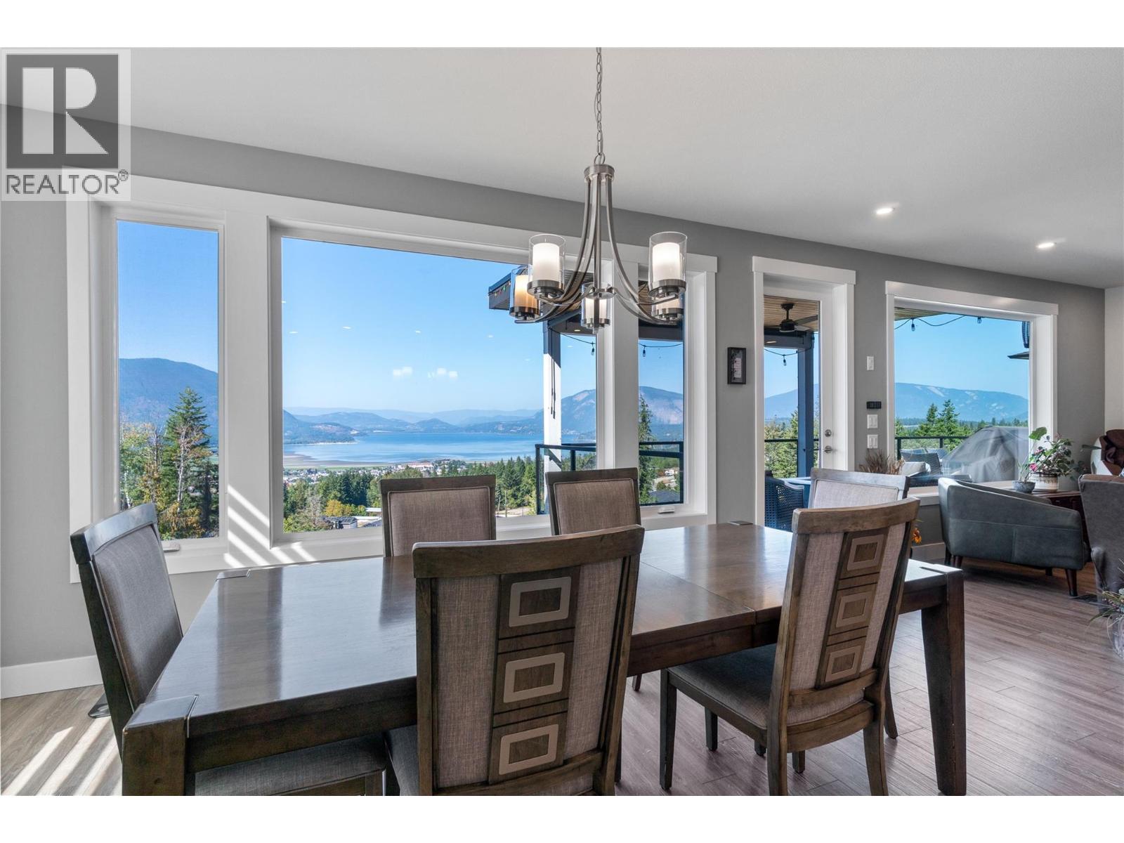  1021 17 Avenue Southeast, Salmon Arm