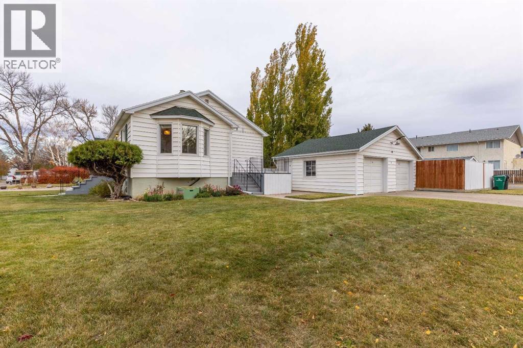 Single Family House Bungalow for Sale in  Dieppe Boulevard S Glendale Lethbridge 