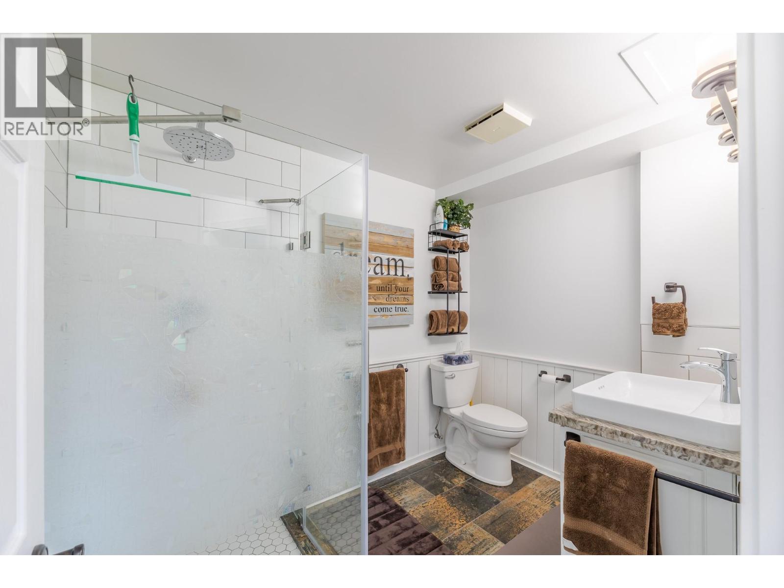 6318 Faircrest Street, Summerland