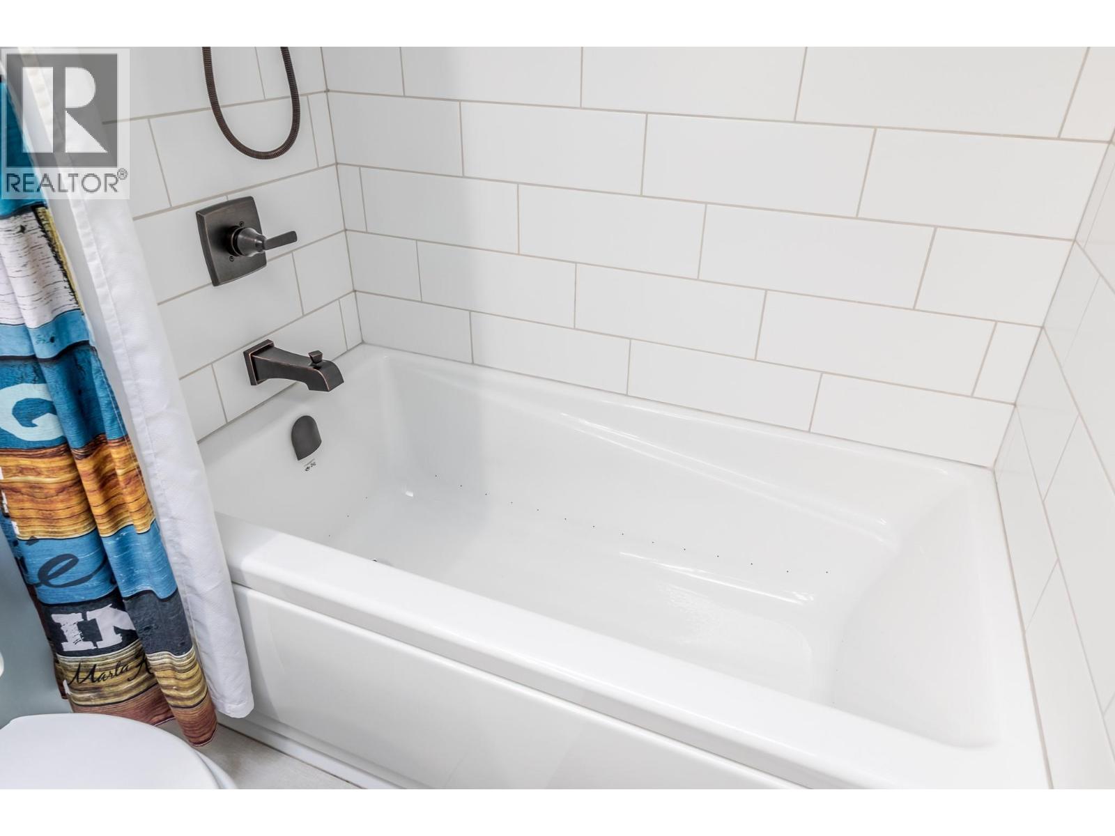 6318 Faircrest Street, Summerland