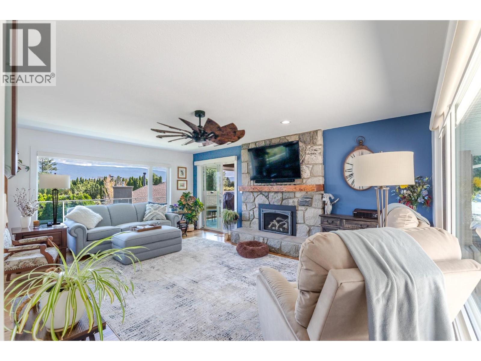 6318 Faircrest Street, Summerland
