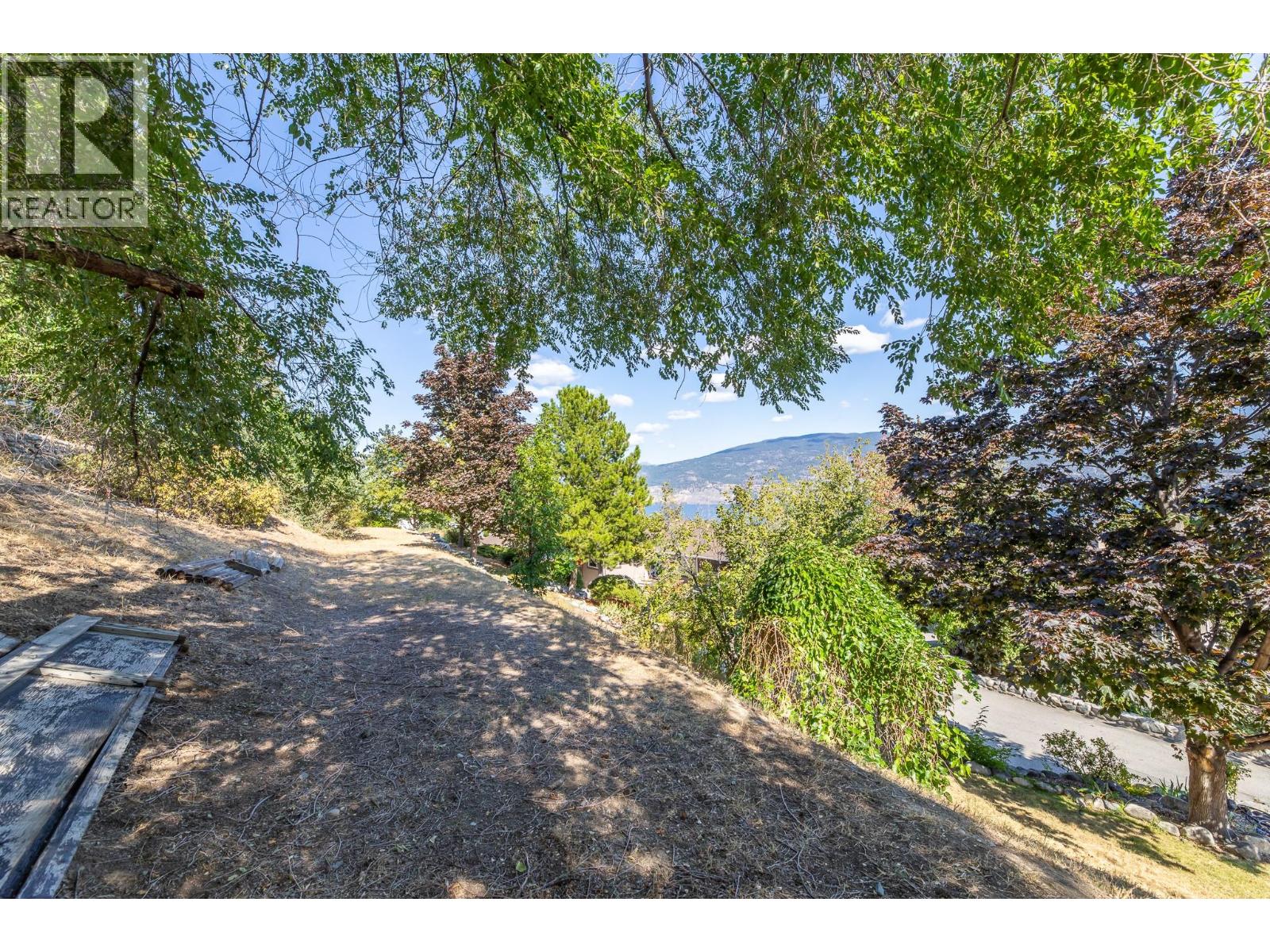 6318 Faircrest Street, Summerland