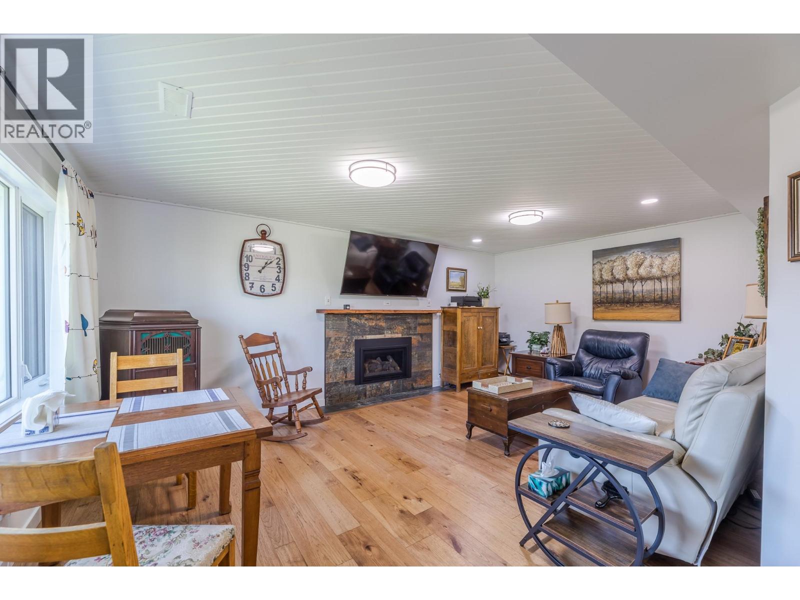 6318 Faircrest Street, Summerland