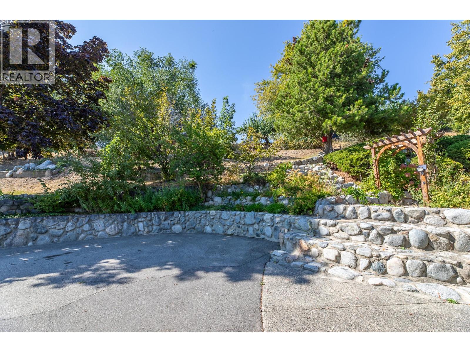 6318 Faircrest Street, Summerland