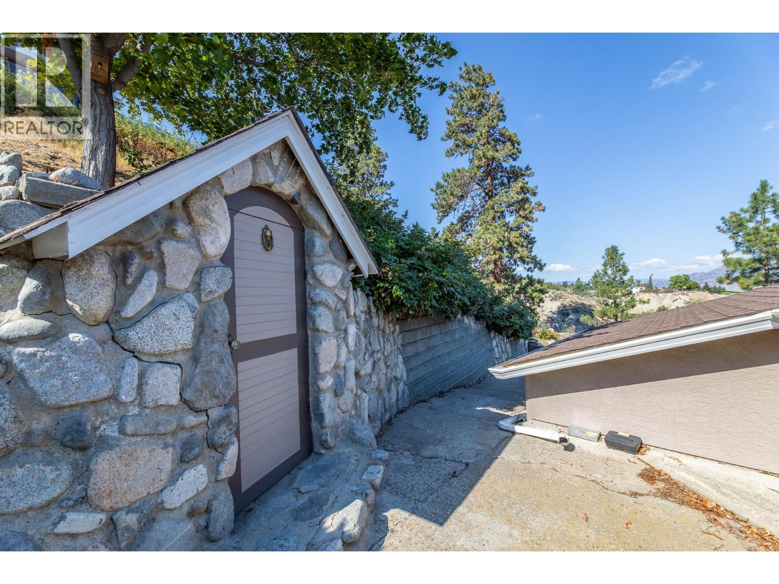 6318 Faircrest Street, Summerland
