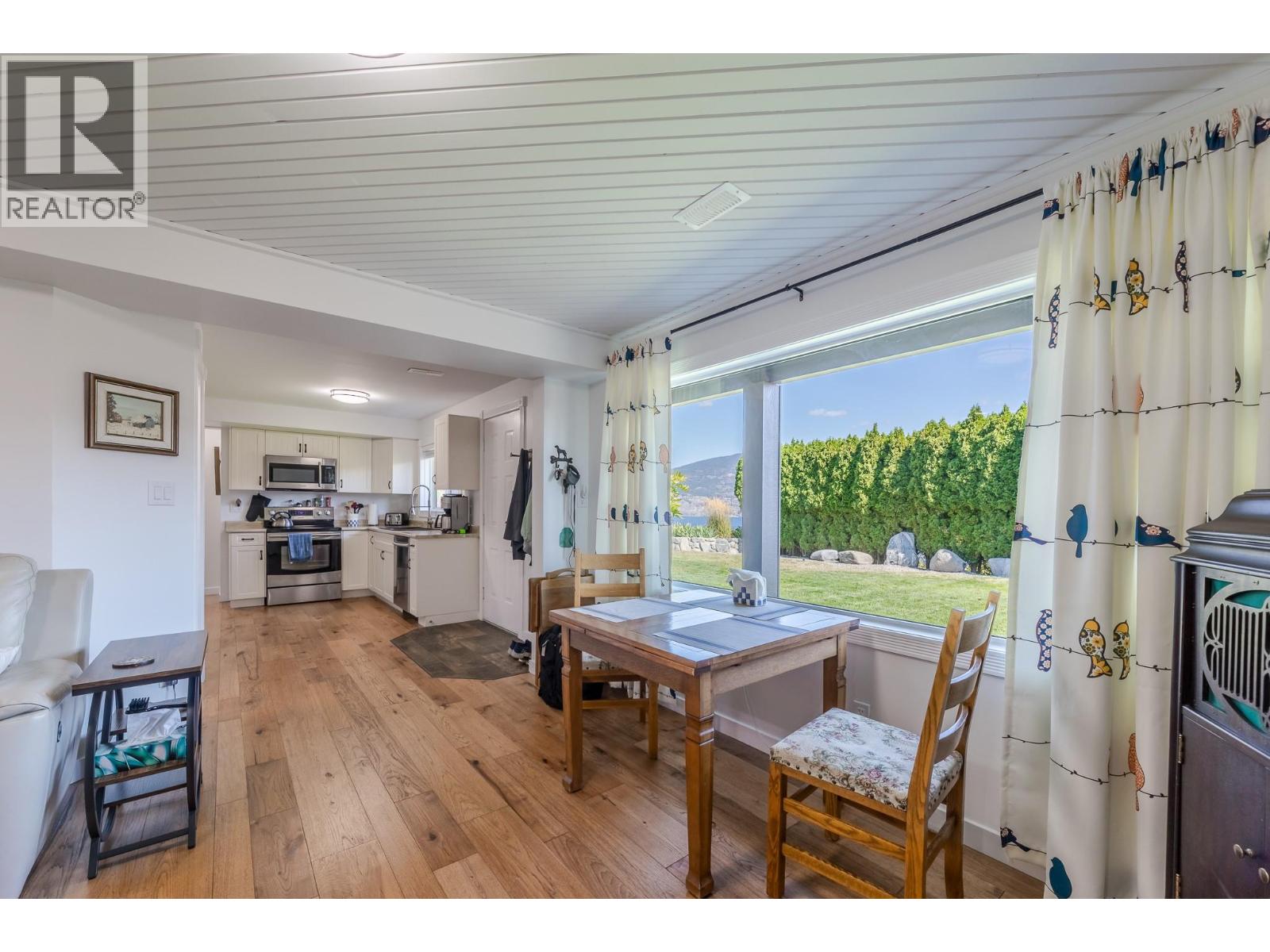 6318 Faircrest Street, Summerland