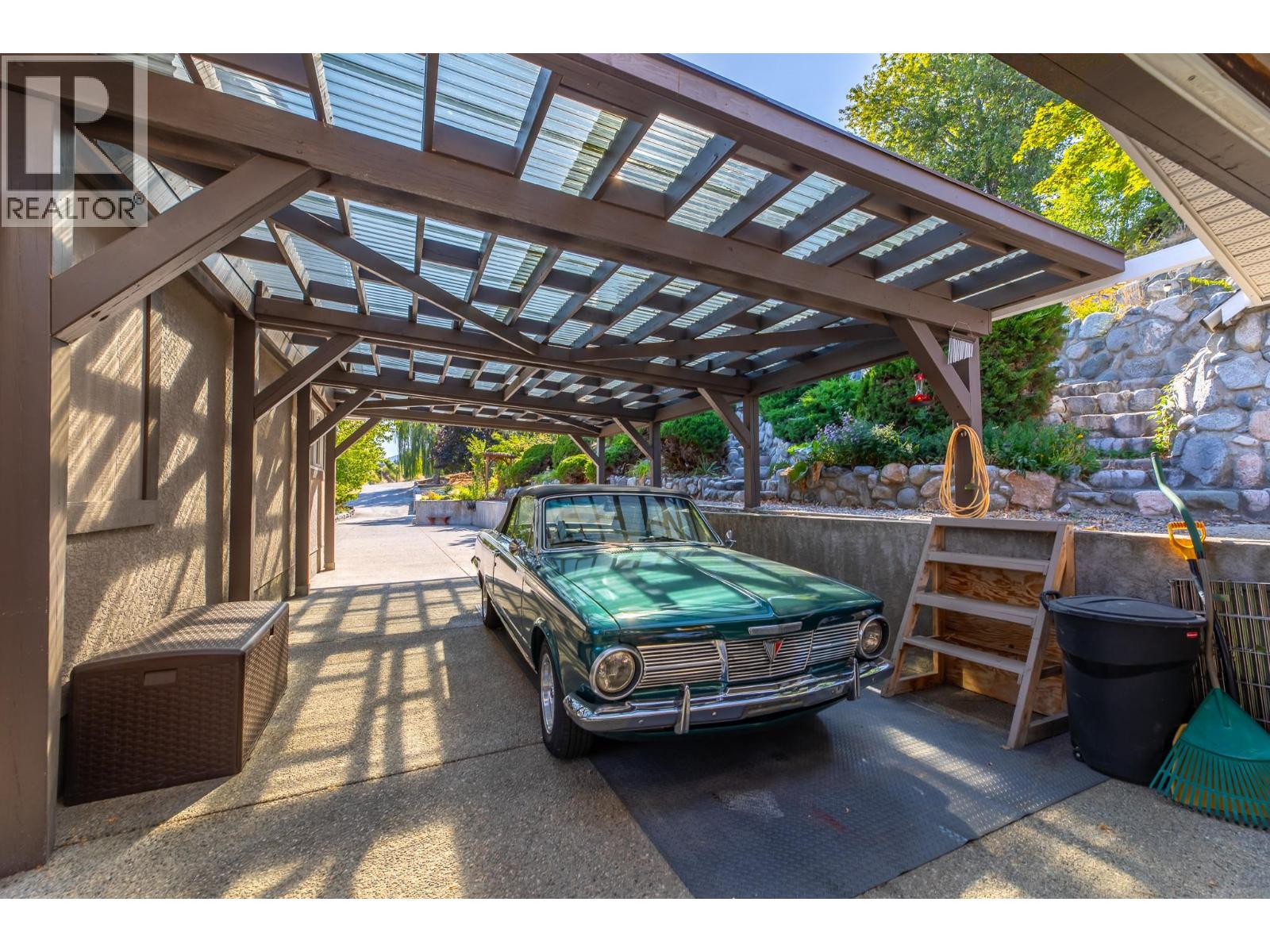 6318 Faircrest Street, Summerland