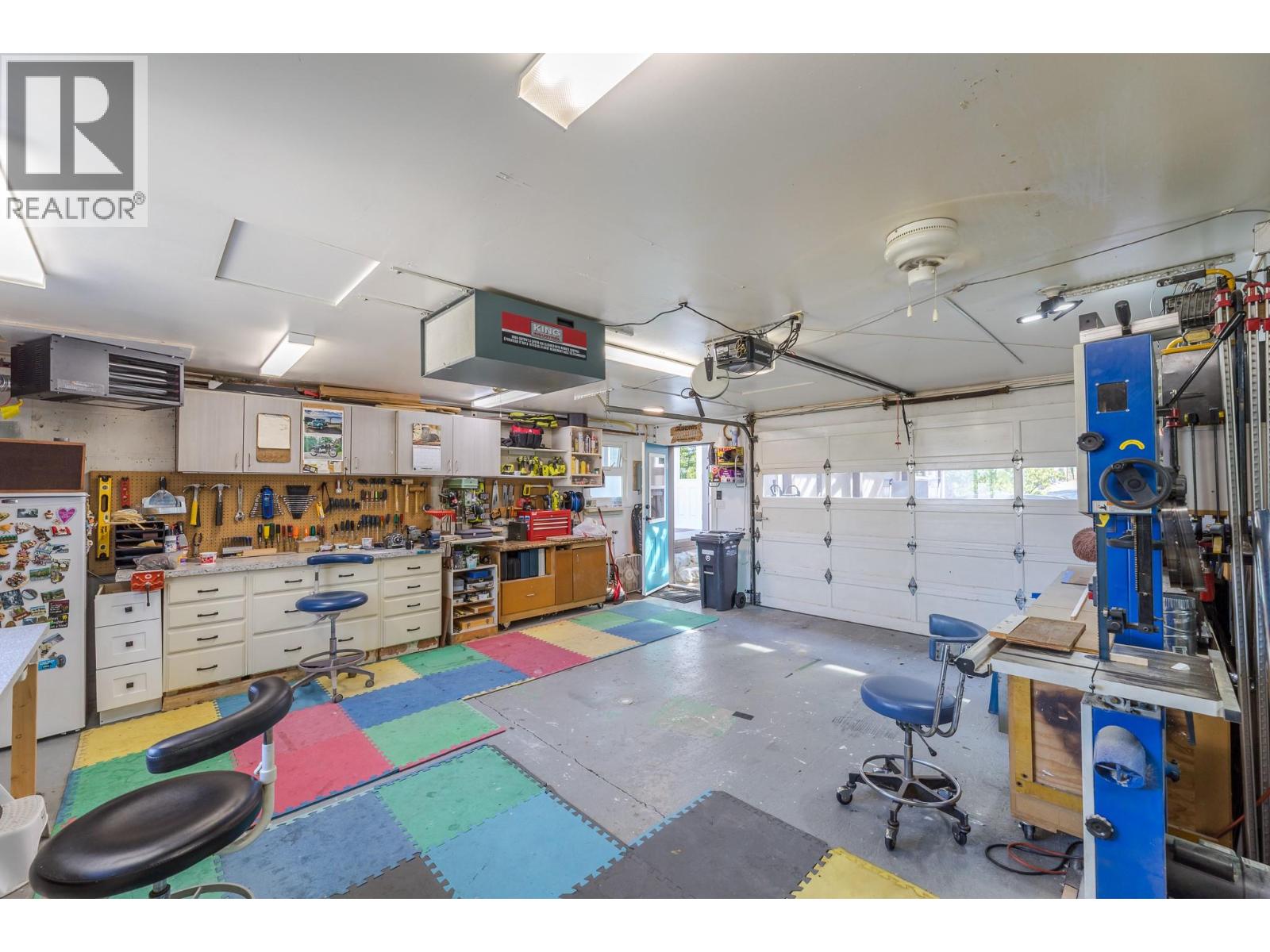 6318 Faircrest Street, Summerland