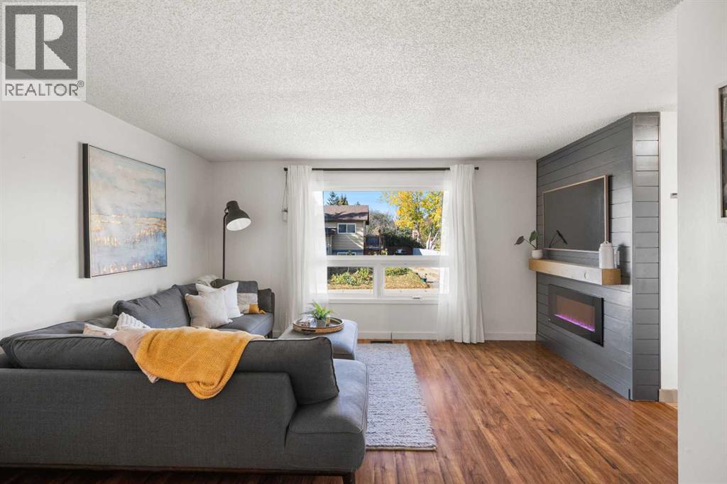 11 Deerfield Circle SE, Calgary, Alberta