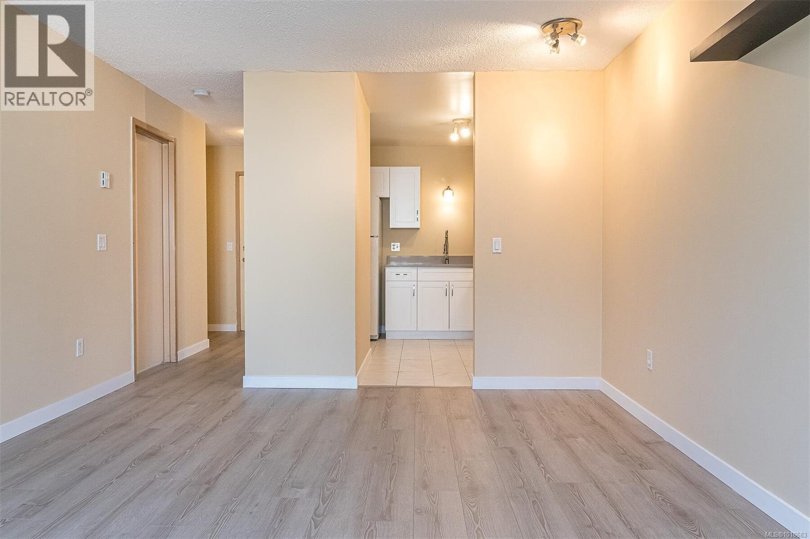 #304 4728 UPLANDS DR - 9