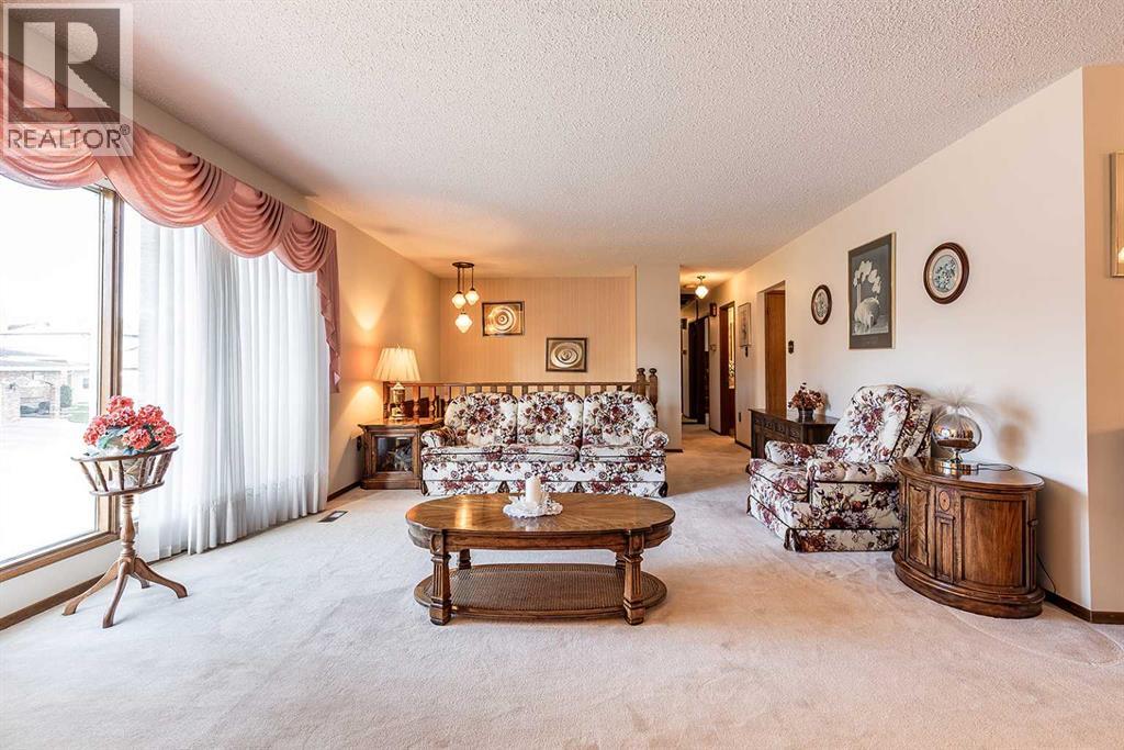 Single Family House Bi-level for Sale in   Avenue SE Connaught Medicine Hat 