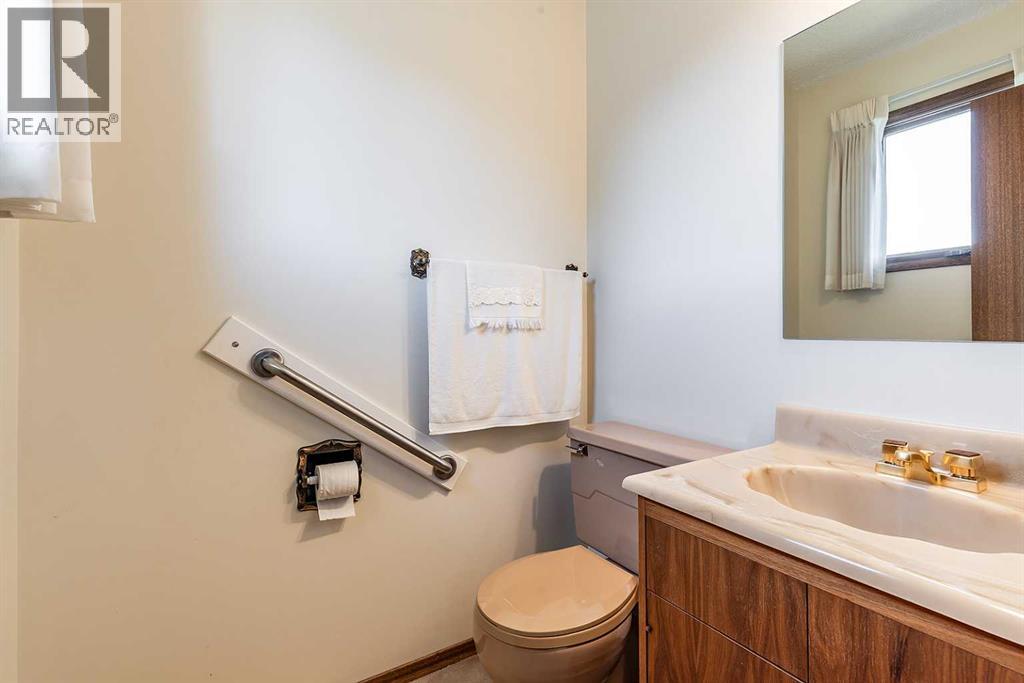 Single Family House Bi-level for Sale in   Avenue SE Connaught Medicine Hat 