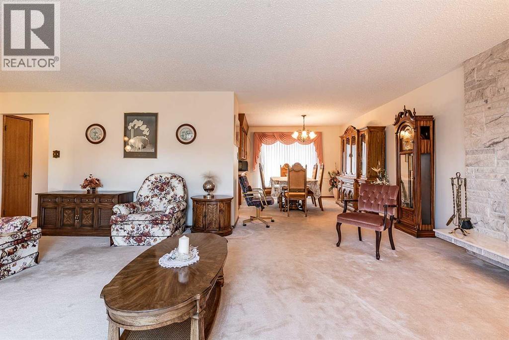 Single Family House Bi-level for Sale in   Avenue SE Connaught Medicine Hat 