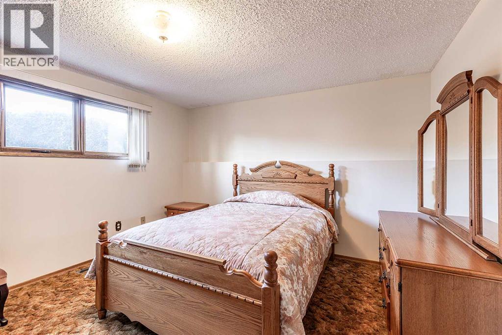Single Family House Bi-level for Sale in   Avenue SE Connaught Medicine Hat 
