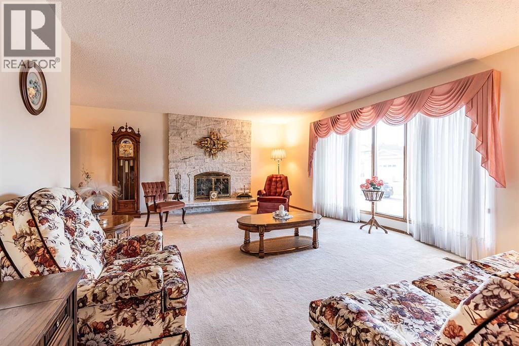 Single Family House Bi-level for Sale in   Avenue SE Connaught Medicine Hat 