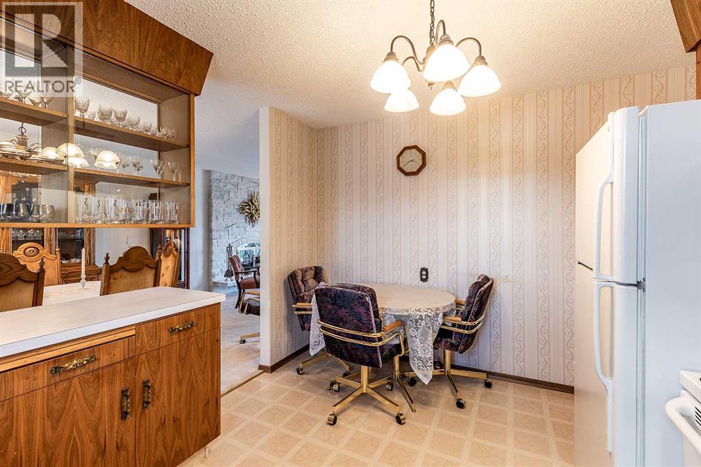 Single Family House Bi-level for Sale in   Avenue SE Connaught Medicine Hat 
