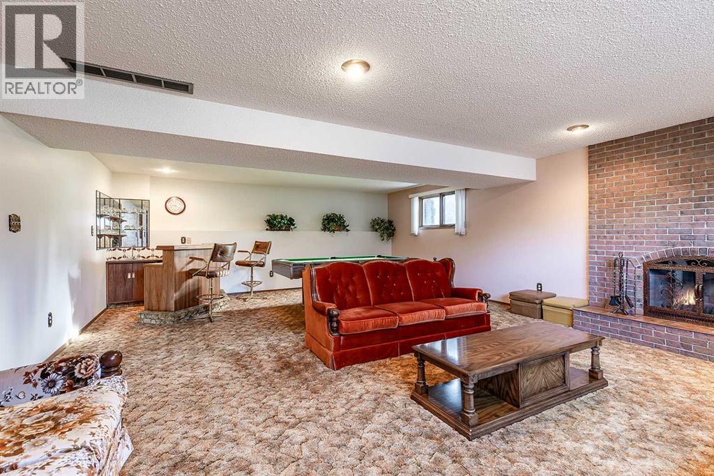 Single Family House Bi-level for Sale in   Avenue SE Connaught Medicine Hat 