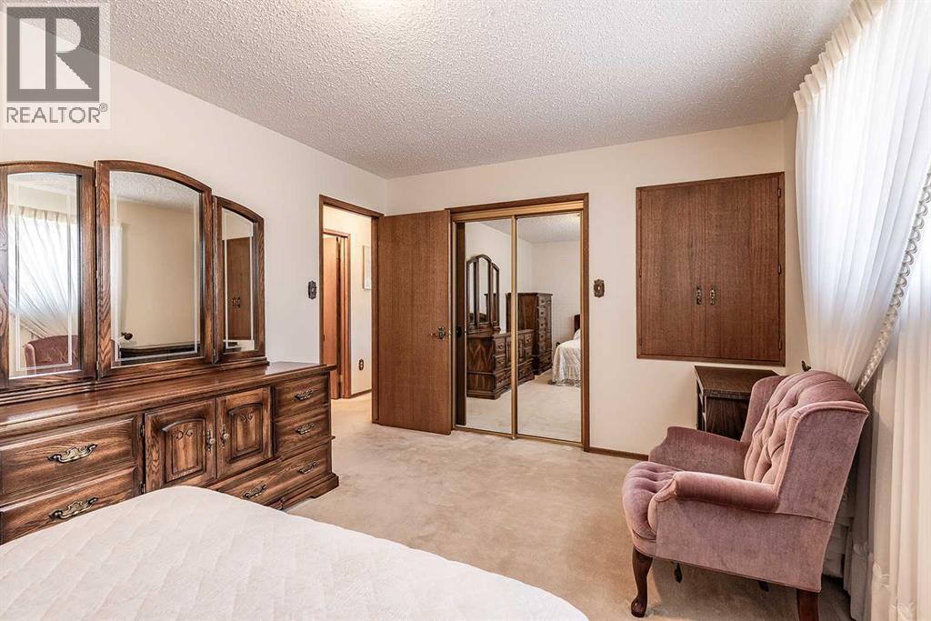 Single Family House Bi-level for Sale in   Avenue SE Connaught Medicine Hat 