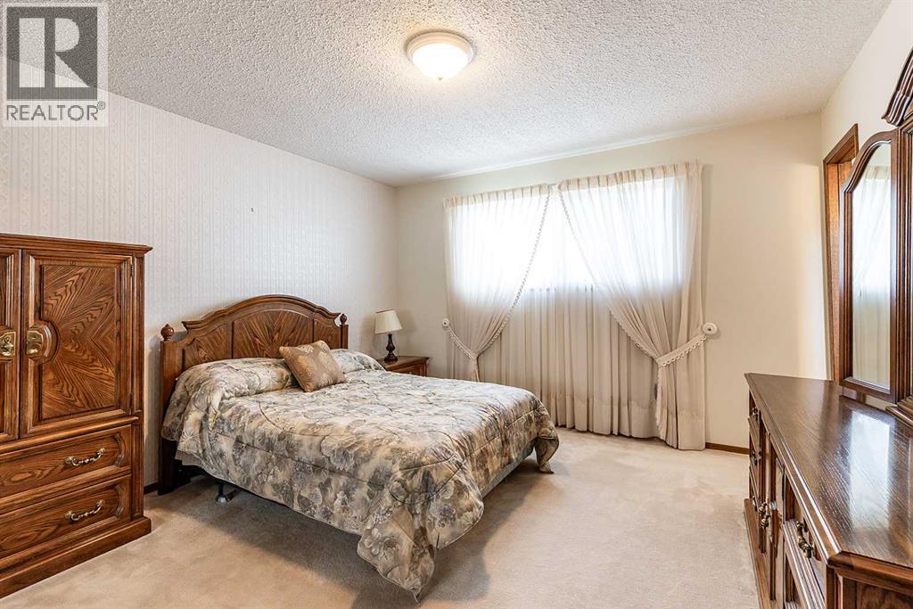 Single Family House Bi-level for Sale in   Avenue SE Connaught Medicine Hat 