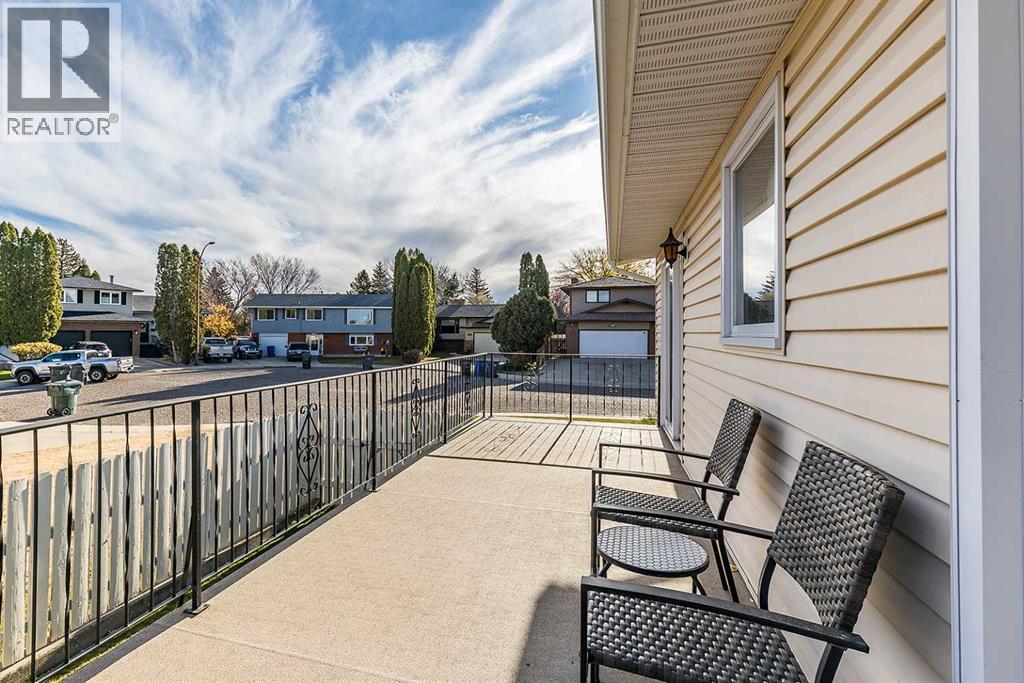 Single Family House Bi-level for Sale in   Avenue SE Connaught Medicine Hat 