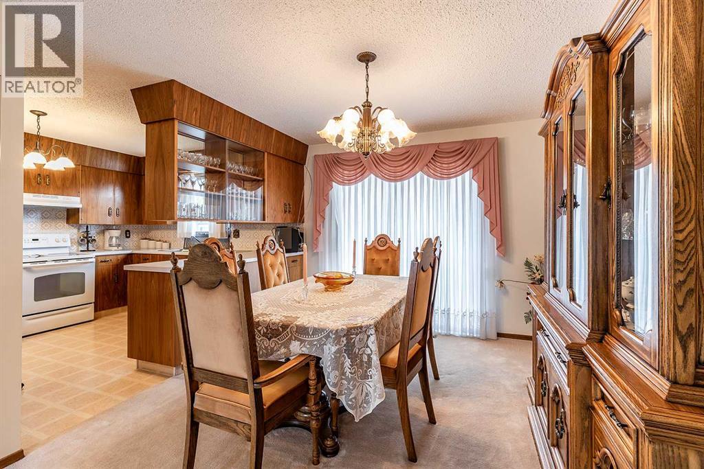 Single Family House Bi-level for Sale in   Avenue SE Connaught Medicine Hat 