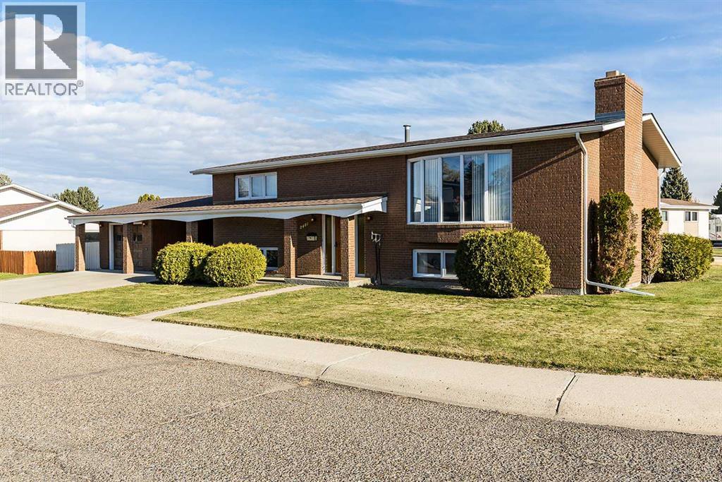 Single Family House Bi-level for Sale in   Avenue SE Connaught Medicine Hat 