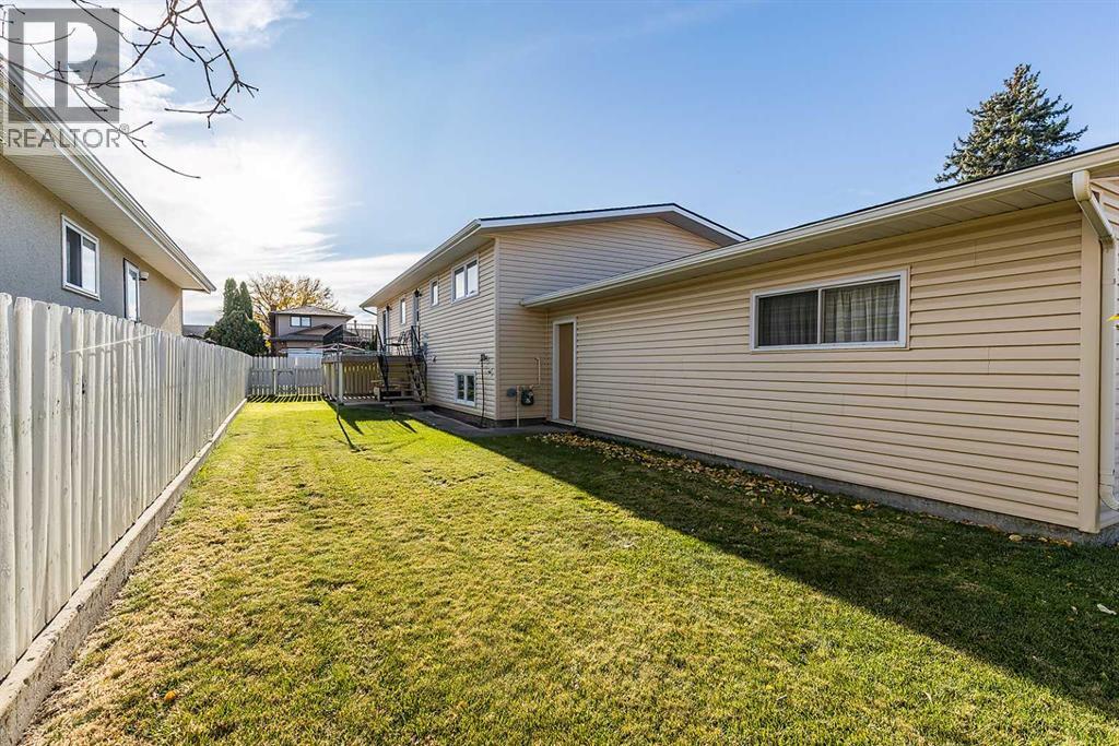 Single Family House Bi-level for Sale in   Avenue SE Connaught Medicine Hat 