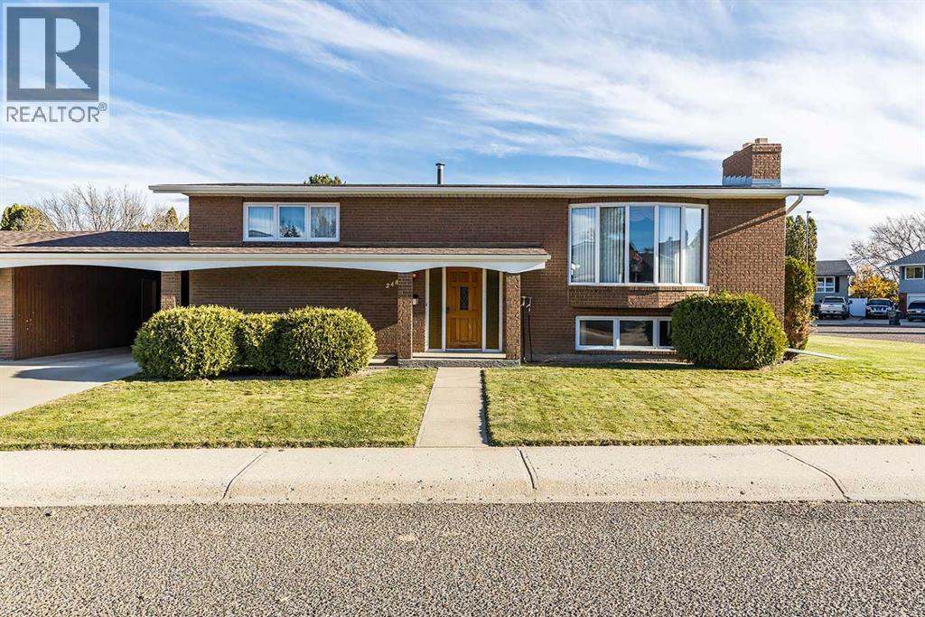 Single Family House Bi-level for Sale in   Avenue SE Connaught Medicine Hat 