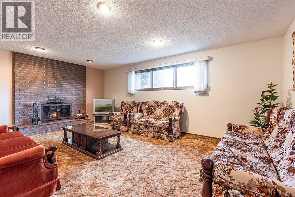 Single Family House Bi-level for Sale in   Avenue SE Connaught Medicine Hat 