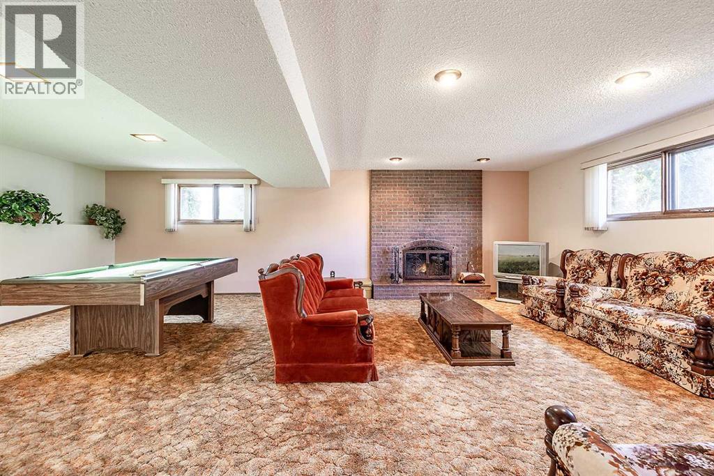 Single Family House Bi-level for Sale in   Avenue SE Connaught Medicine Hat 