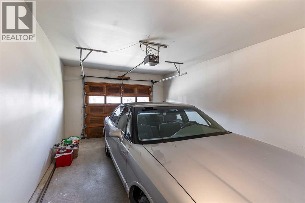 Single Family House Bi-level for Sale in   Avenue SE Connaught Medicine Hat 