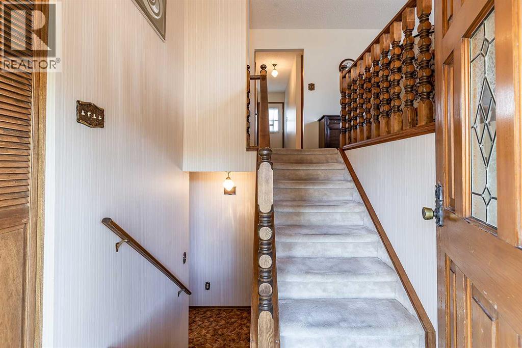 Single Family House Bi-level for Sale in   Avenue SE Connaught Medicine Hat 