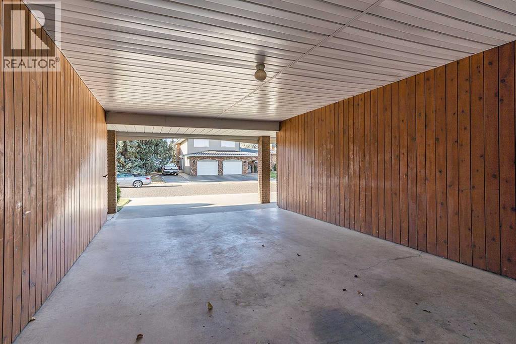 Single Family House Bi-level for Sale in   Avenue SE Connaught Medicine Hat 