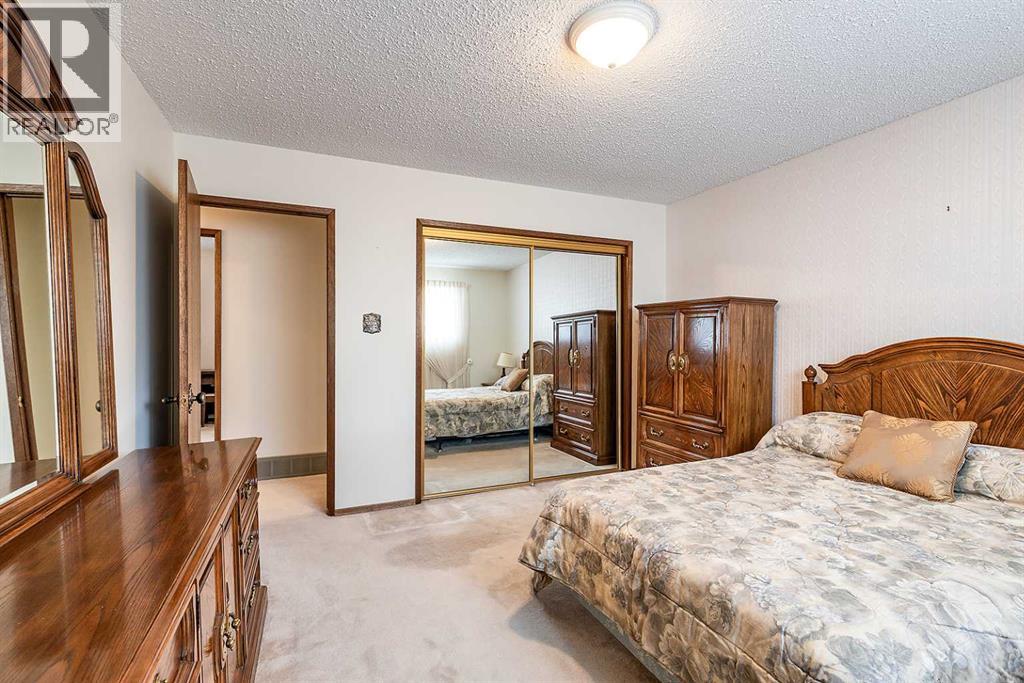 Single Family House Bi-level for Sale in   Avenue SE Connaught Medicine Hat 