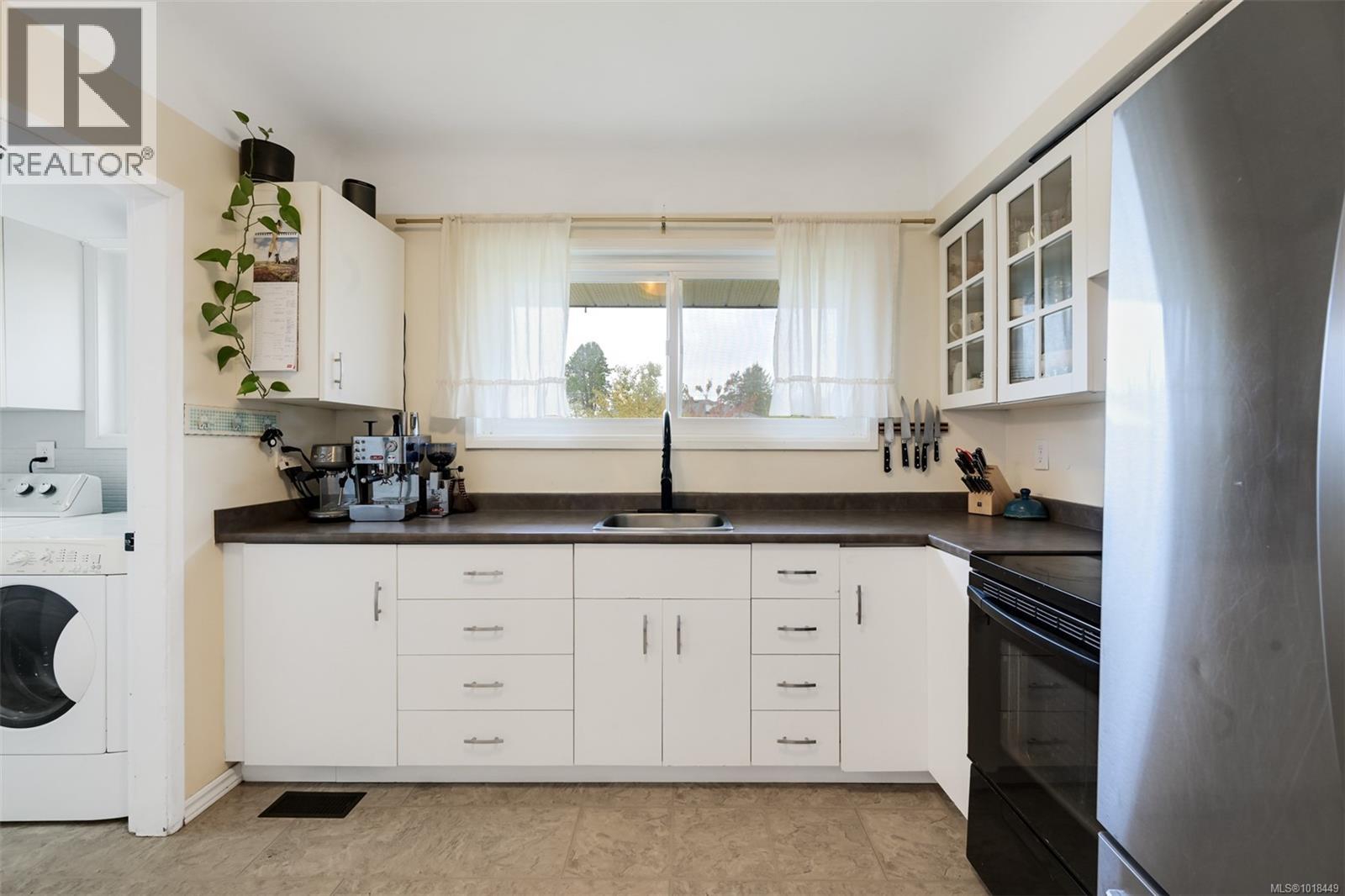  1680 Sheridan Avenue, Saanich