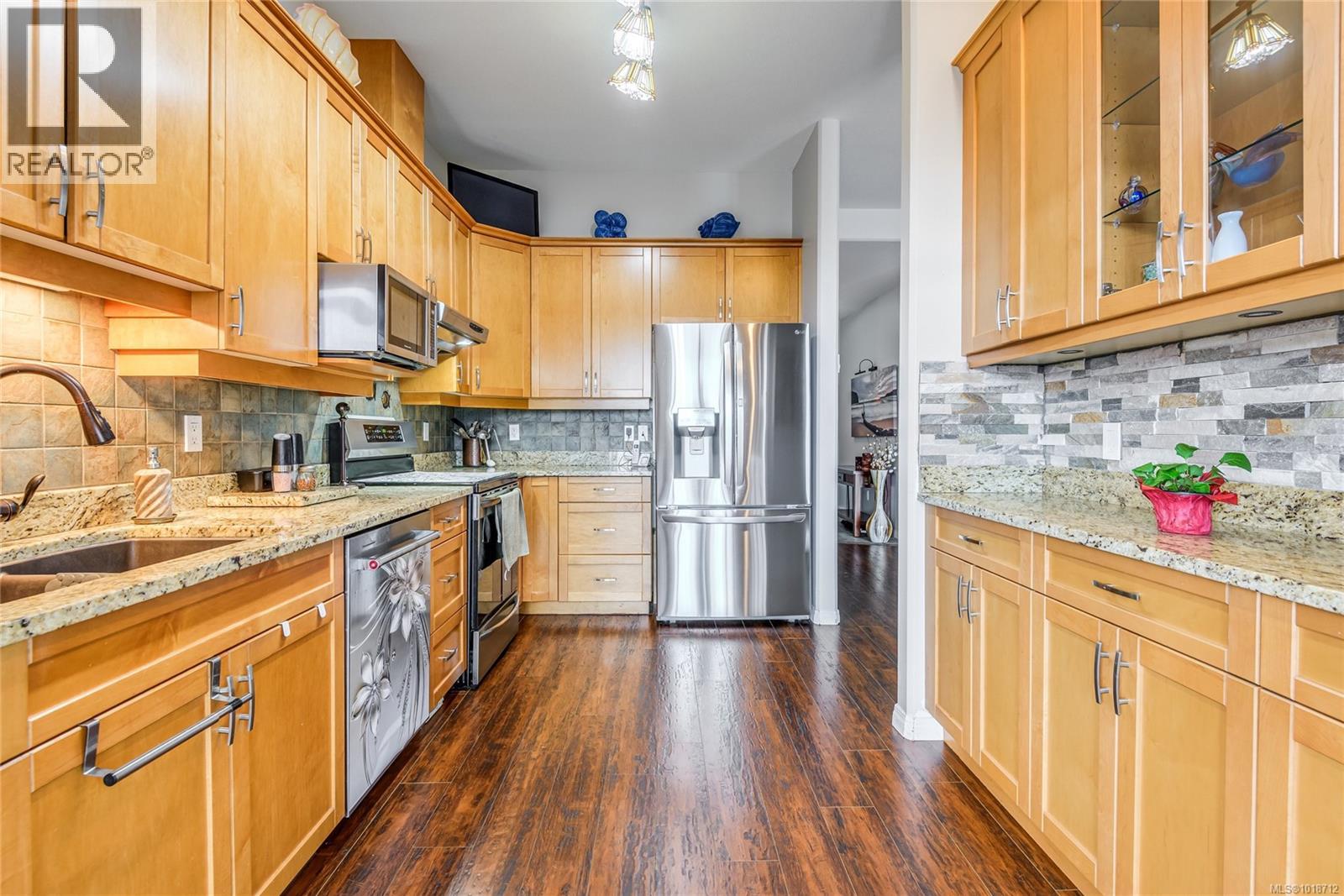 #412 350 SOUTH ISLAND HWY - 14