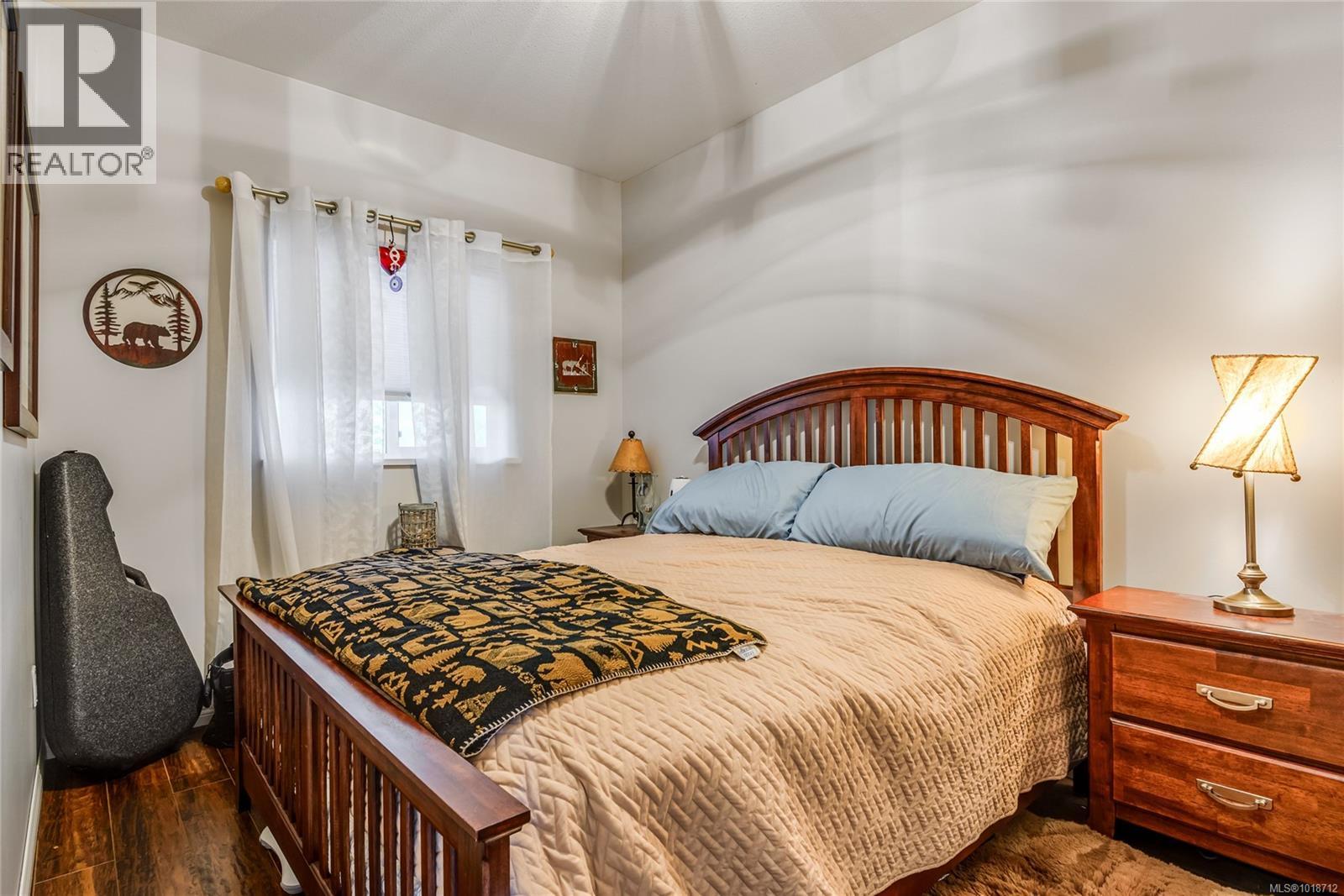 #412 350 SOUTH ISLAND HWY - 35