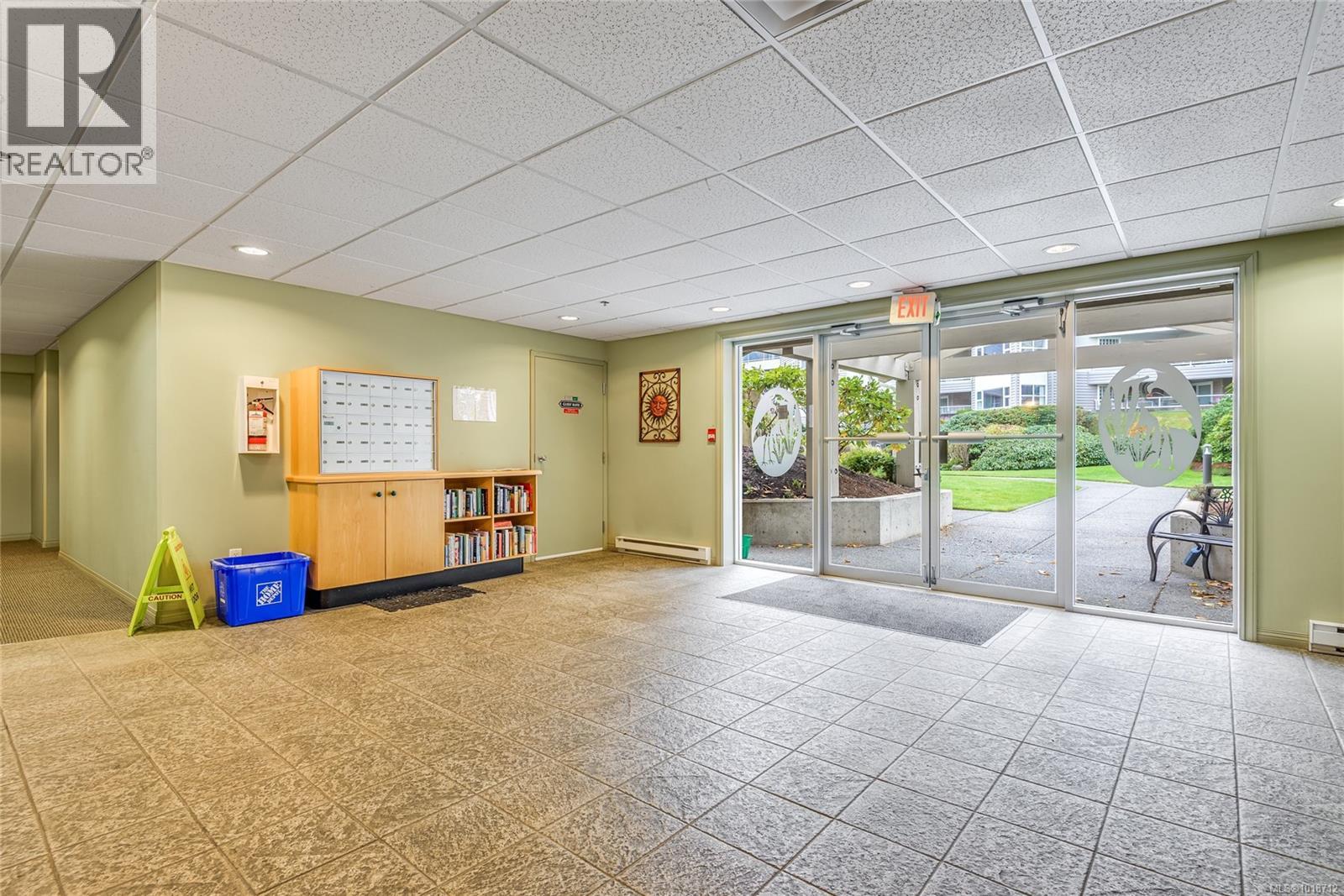 #412 350 SOUTH ISLAND HWY - 39