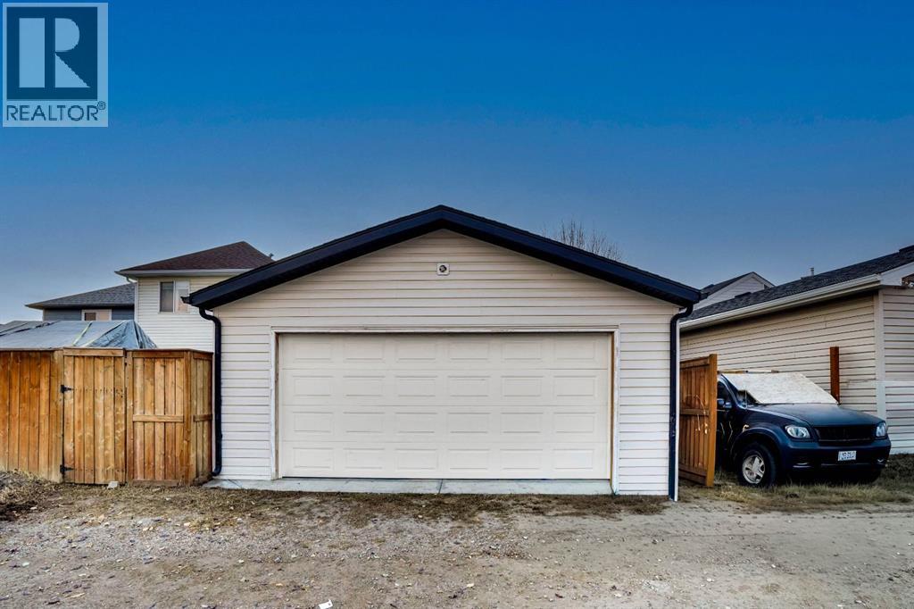 Single Family House 4 Level for Sale in  Harvest Rose Circle NE Harvest Hills Calgary 