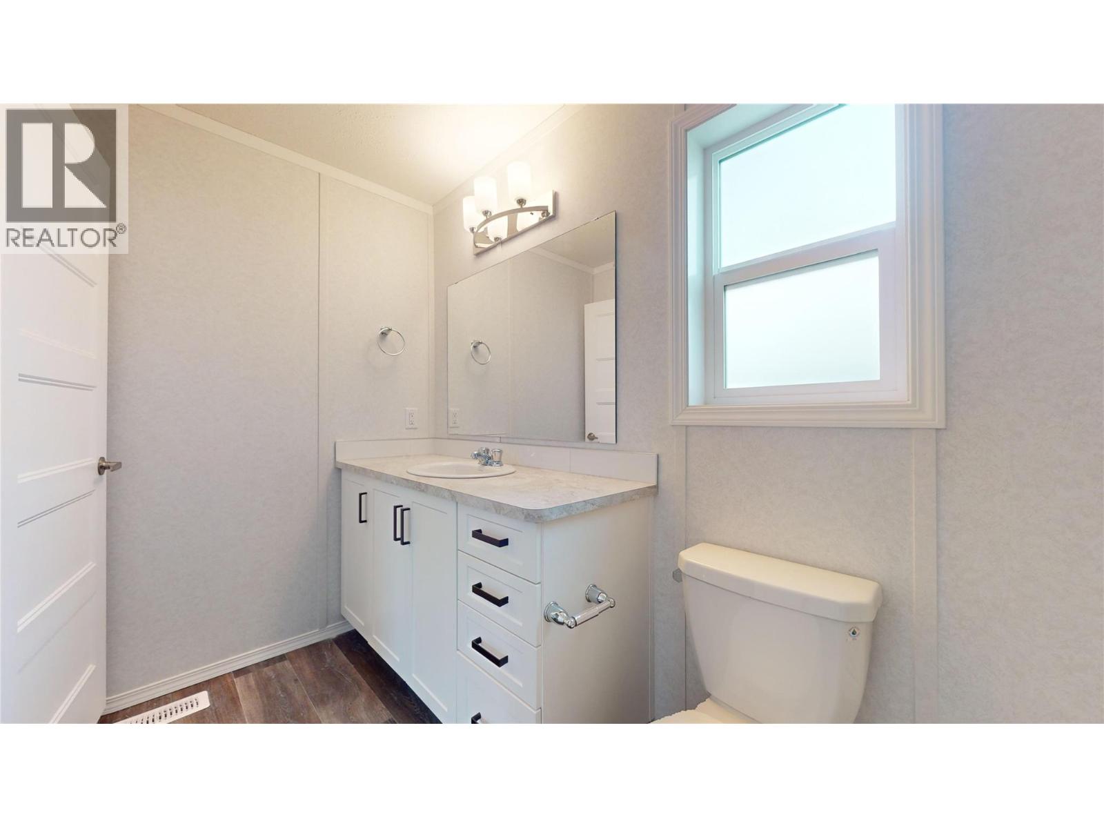 533 Steepleview Avenue NW, Cranbrook